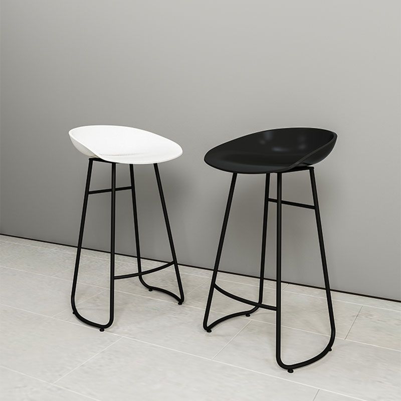 Modern Armless Backrest Counter Stool Iron Dessert Shop Bar Stool with Plastic Seat