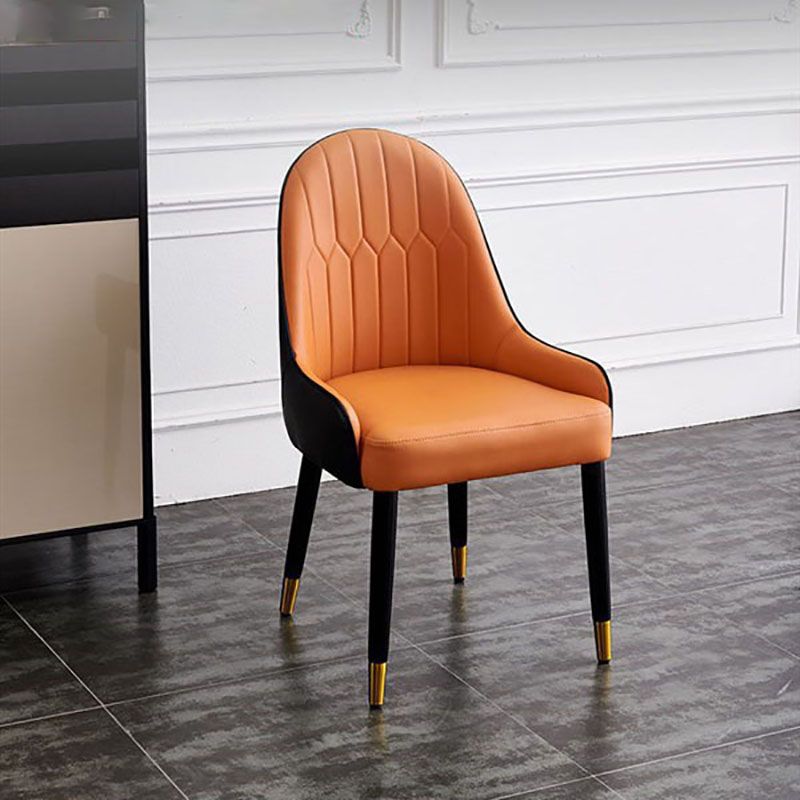 Sillas laterales de comedor con respaldo sólido y brazo de diseño escandinavo Sillas laterales de comedor de cuero