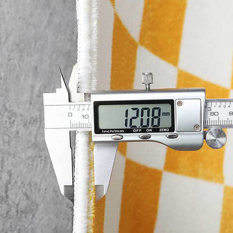 Trendy Checkered Print Carpet Polyester Indoor Rug Stain Resistant Rug for Living Room