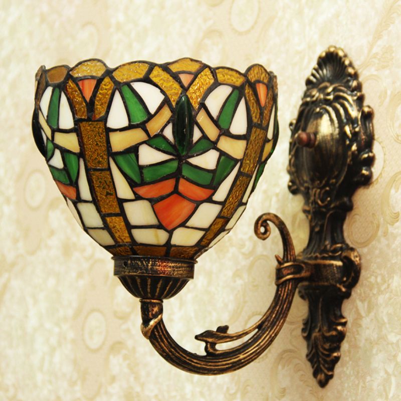 1-Light Dining Room Wall Light Fixture Victorian Brass Wall Mounted Lighting with Bowl Stained Glass Shade