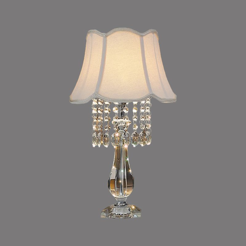 Beige/bordeaux/hemelblauw 1 lamp nachtkastje lamp traditionele heldere kristallen kralen bel/geplooide schaduw tafellicht voor slaapkamer