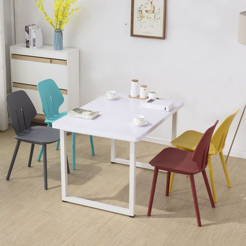 Silla lateral de comedor con respaldo abierto contemporáneo, sillas sin brazos de comedor de plástico para uso doméstico