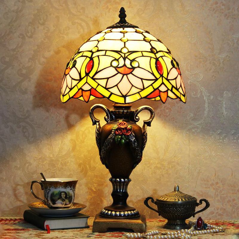 Éclairage de bureau en dôme jaune / vert Méditerranée 1 lampe de nuit à motifs de fleur en verre coupé à la main légère avec base de trophée