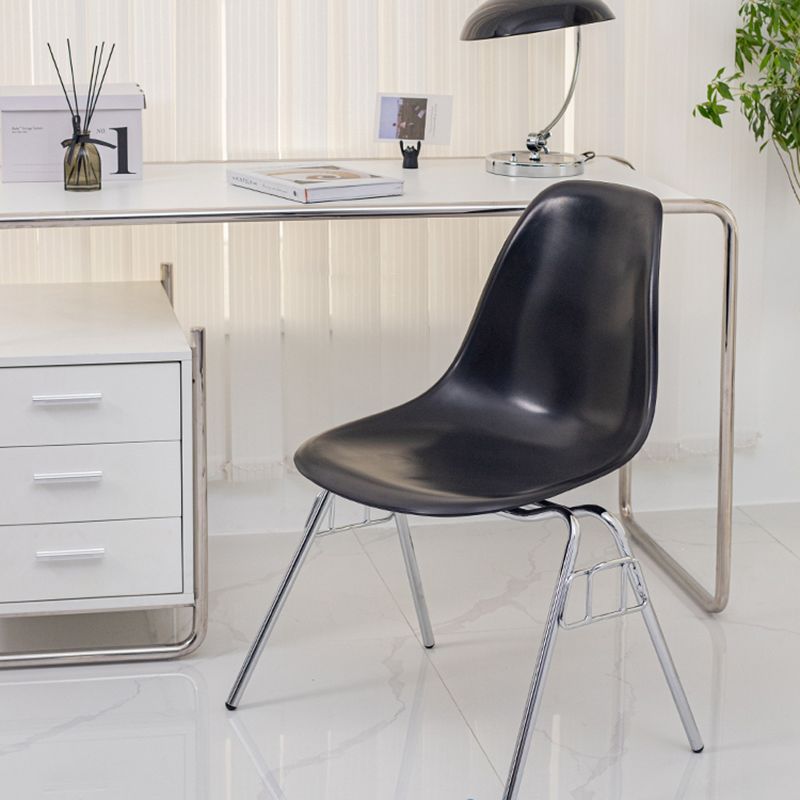 Sedia da pranzo in metallo moderno sedia senza bracciole sedia da pranzo in plastica per uso del ristorante