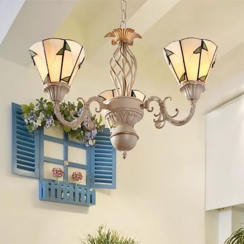 Luce a ciondolo conico Lodge con lampadario di vetro colorato a catena regolabile 3 in beige