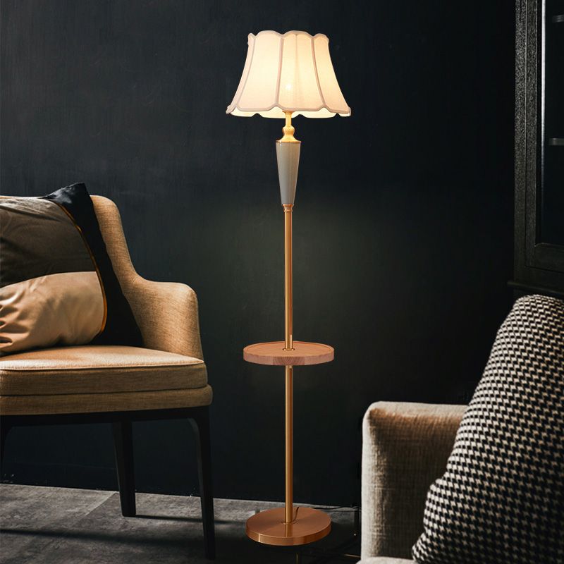 1��Head Stand Up Lamp Classic Tapered Shade Fabric Floor Lighting in Gold for Living Room