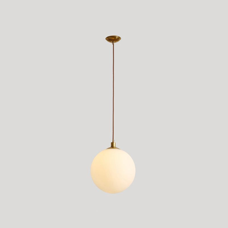 Luxury Luxury Single Pendant Light Copper Globe suspendu lampe avec une teinte en verre blanc