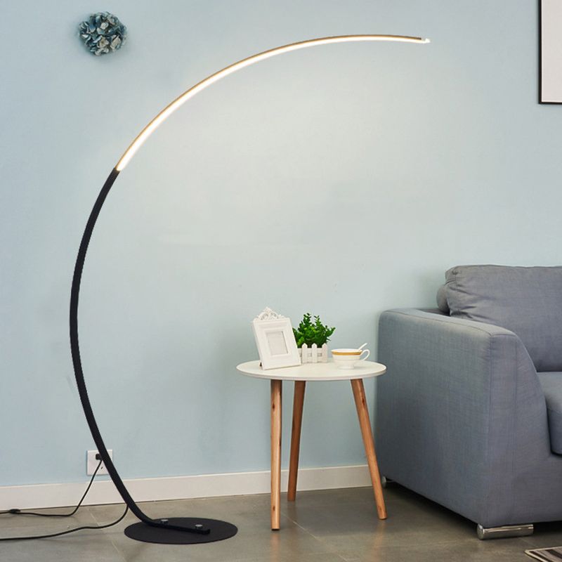 Lampadaire en forme d'arc en aluminium LED minimaliste LED debout pour le salon