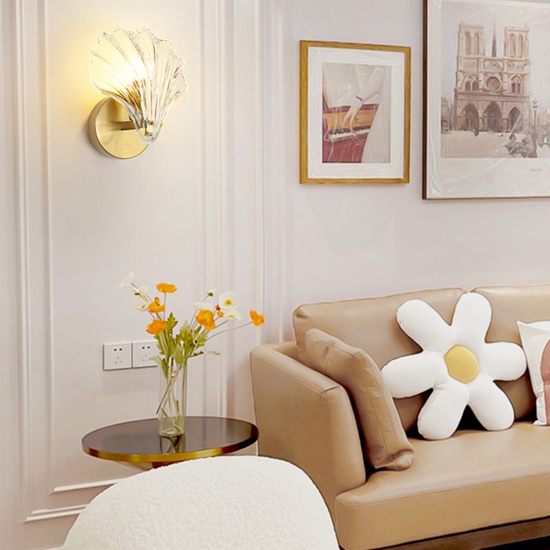 Shell Glass Shade 1 - Light Wall Sconce Metal Wall Armed Light in Clear and Gold