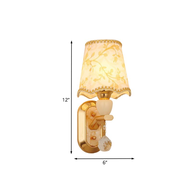 1 hoofd slaapkamer wandbevestiging lamp traditionele goud afwerking wandverlichting met geschulpte vat stof schaduw