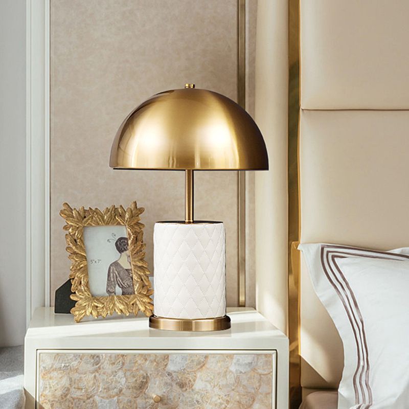 Iluminación de mesa de noche con cuenco de metal, luz de mesita de noche de latón de 1 cabezal posmoderna para dormitorio