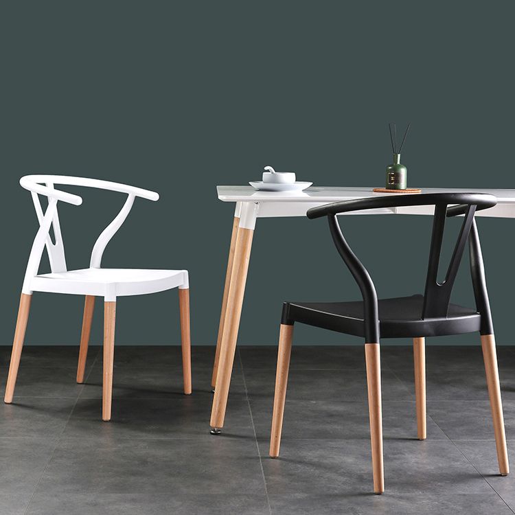 Sedia moderna del braccio braccio di faggio con finitura opaca sedia da pranzo in plastica