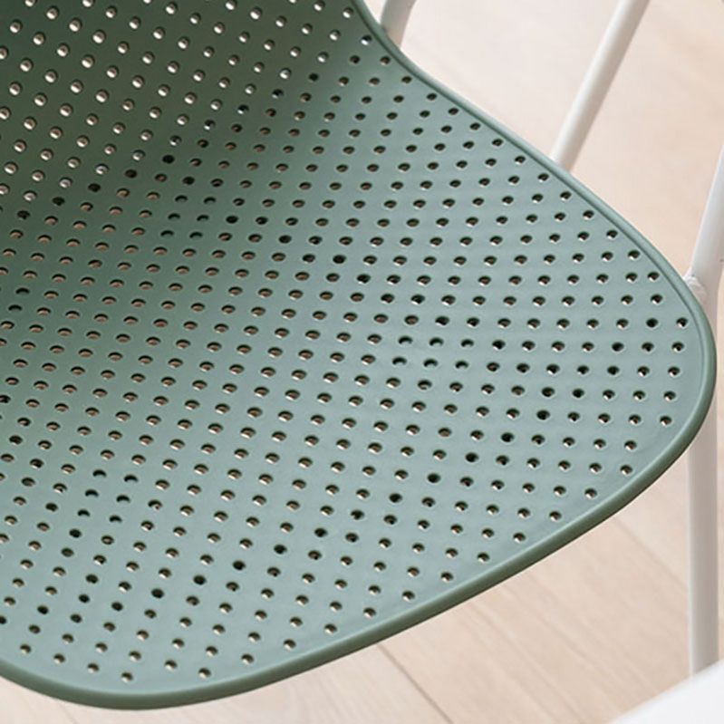Chaise d'intérieur contemporaine avec accoudoirs et dossier solide en métal (Ensemble de 4)