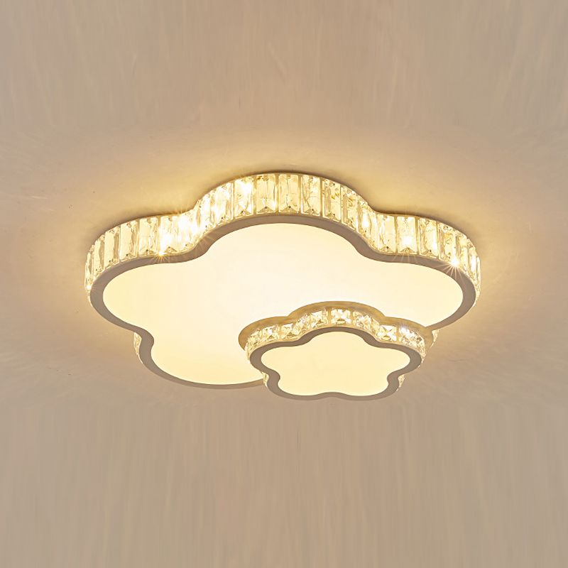 Lámpara de techo LED de estilo moderno cerca del accesorio de iluminación de techo con pantalla de cristal