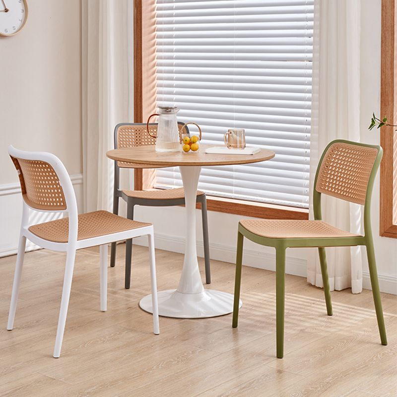 Round Dining Table Modern Natural Wooden Tabletop with Tulip Base