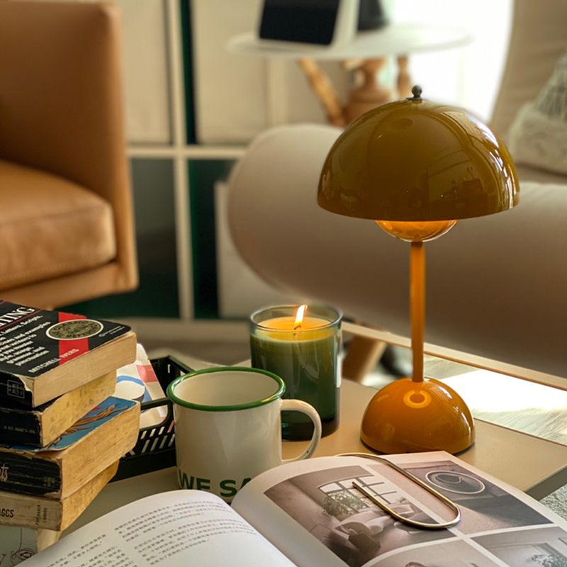 Metal Flower Shape Table Lamp Modern Style Colorful Table Lamp for Bedroom