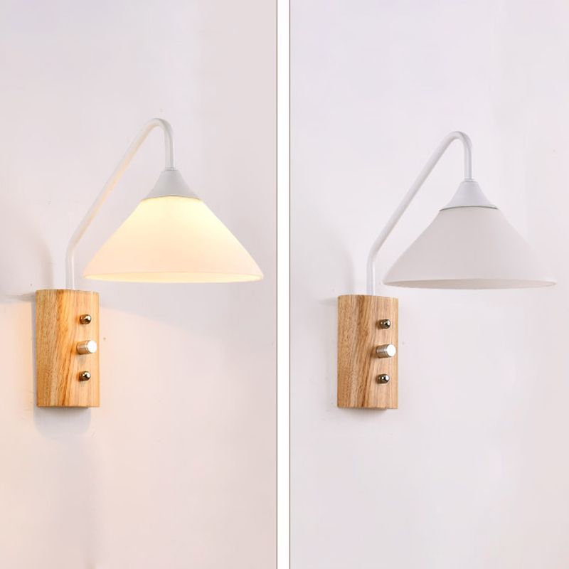 11.8 "H glaskegel schaduw eenvoud houten wandlamp metaal zwanenhals arm 1-lichtsconcuslichten met onafhankelijke schakelaar