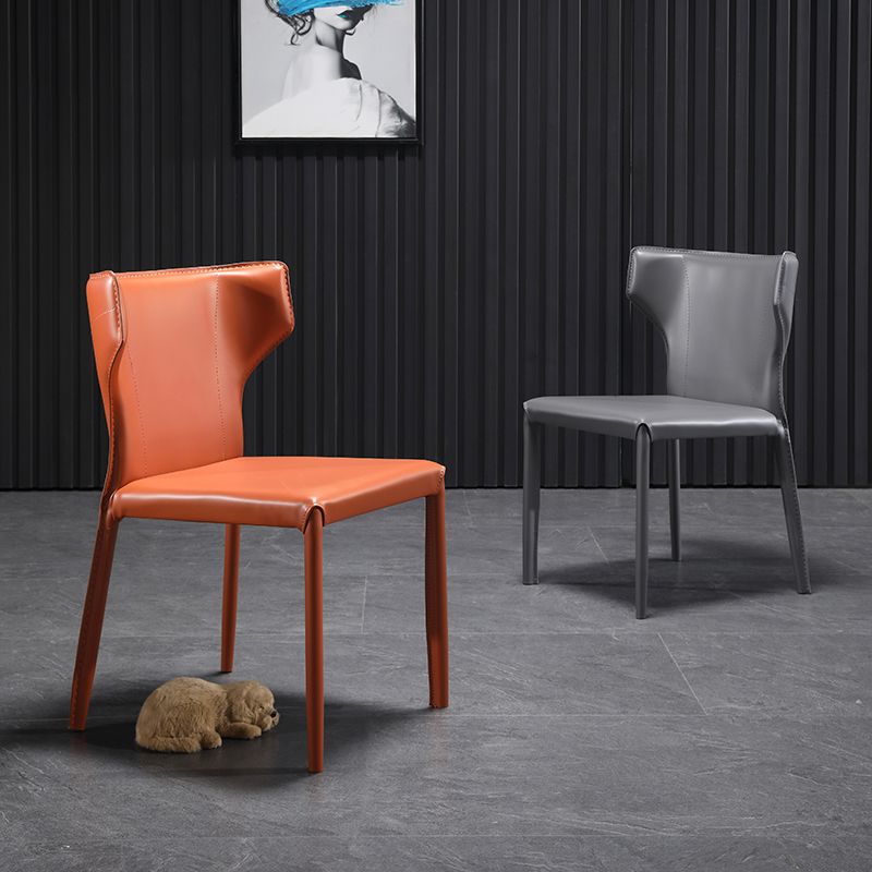 Zeitgenössischer Esstuhl mit Metallbeinen Wingback Parsons Stuhl für den Heimgebrauch