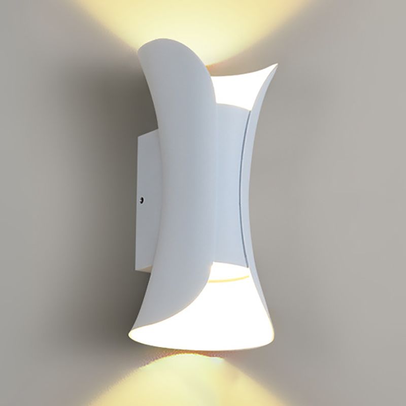 Postmodern Metal Wall Light 2 Lights Wall Sconce Light for Living Room