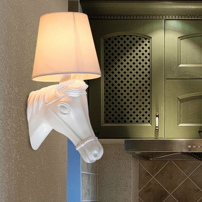 Éclairage d'applications de tête de cheval en métal traditionnel 1 chambre à coucher légère lampe murale en noir / blanc avec une nuance de tissu, 8,5 "/ 12" W