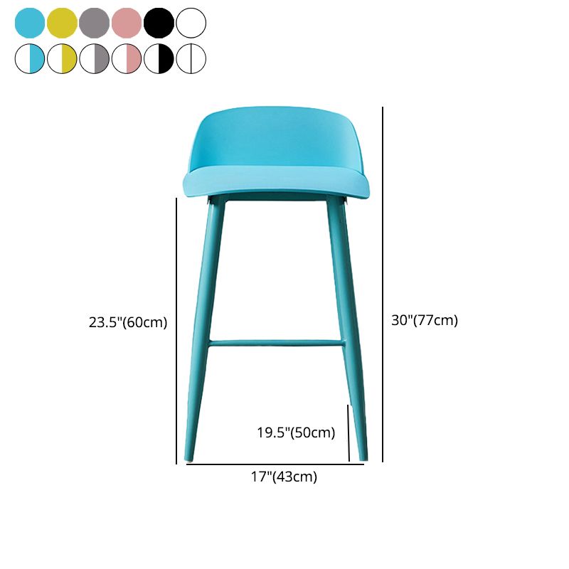 Taburete de asiento de pp de estilo industrial con patas de hierro para barra de cocina