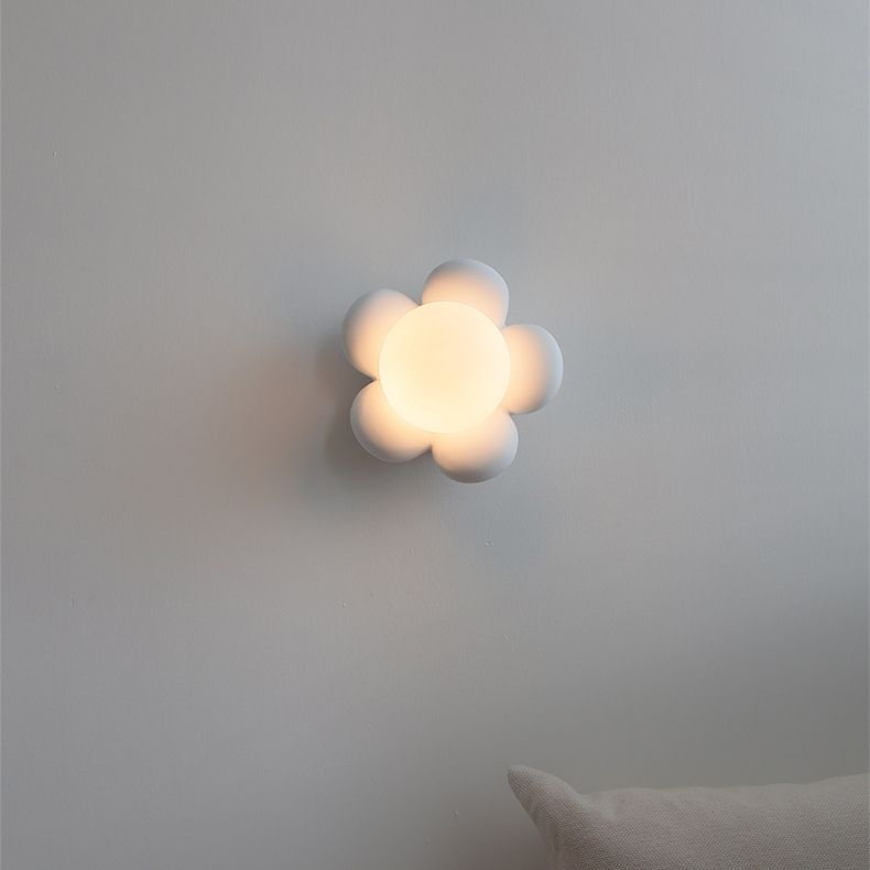 Modern White / Pink Wall Light Fixture Minimalist Wall Light Sconce for Bedroom