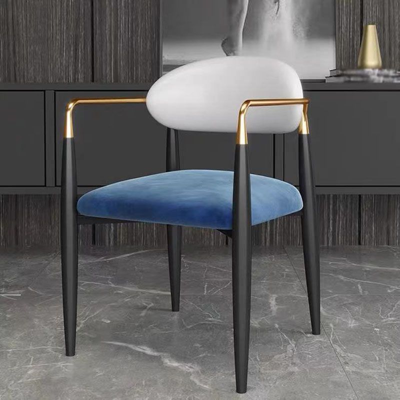 Sillas de cocina de estilo moderno que cenan la silla lateral del brazo trasero abierto con las piernas del metal