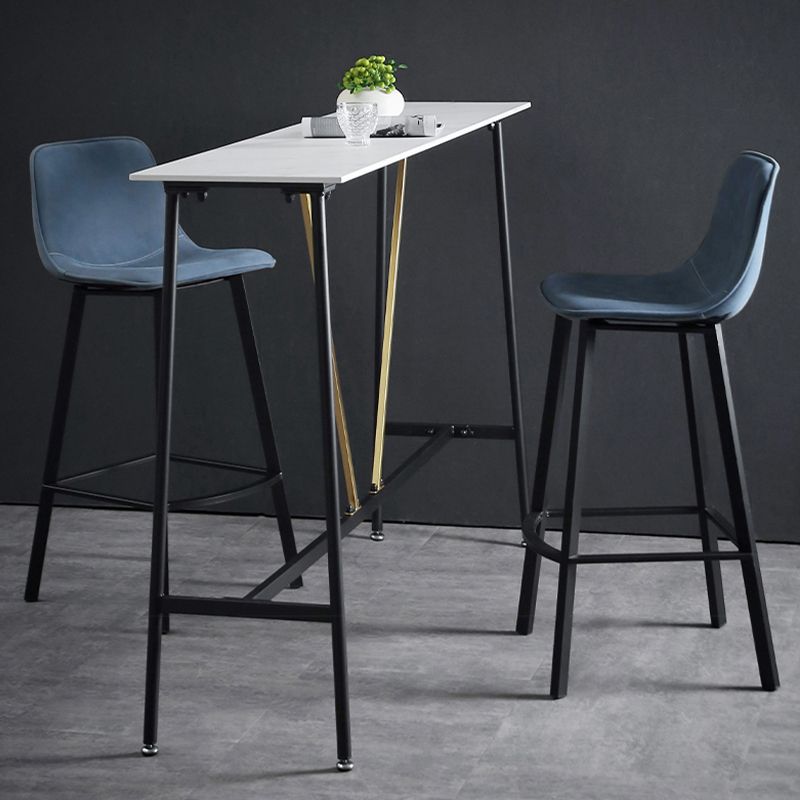 Barhocker im Industriestil mit Eisenbeinen, Thekenhocker für die Restaurantbar