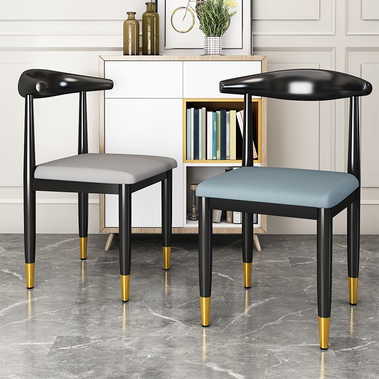 Silla lateral de comedor de estilo contemporáneo de metal con respaldo abierto interior que cena la silla lateral