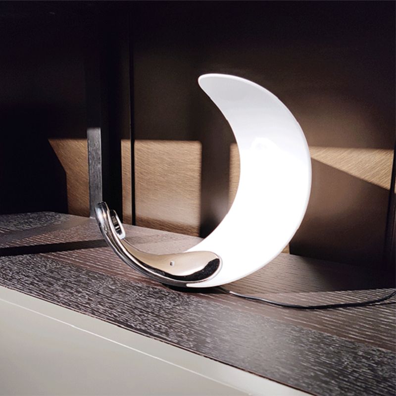 Postmodern Table Lamp Minimalist Metal LED Night Stand Lighting for Sitting Room Bedroom