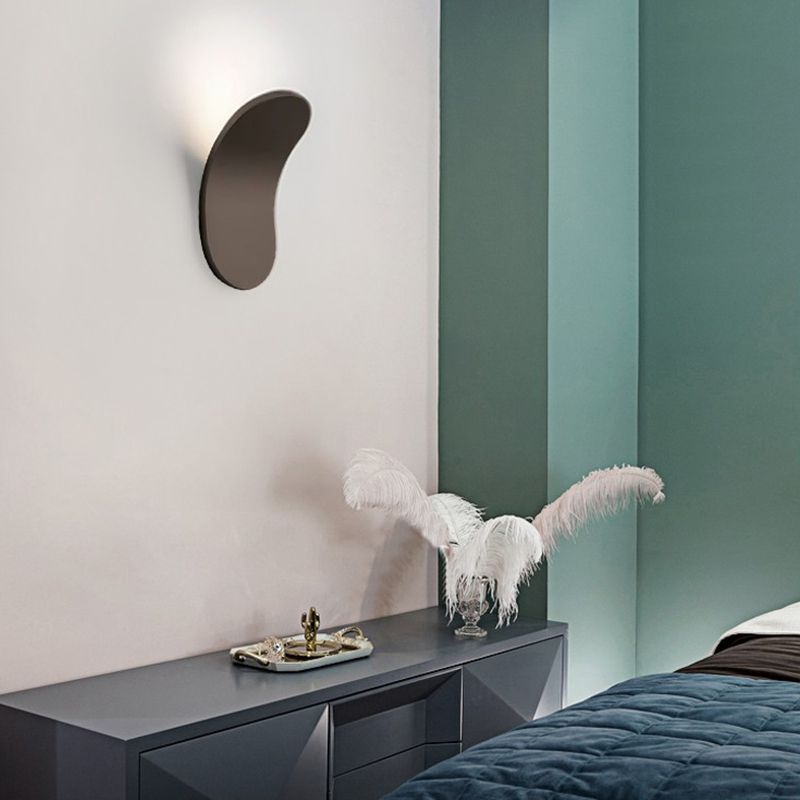 Modern LED Wall Sconce Geometric Shape Wall Light with Metal Shade for Living Room