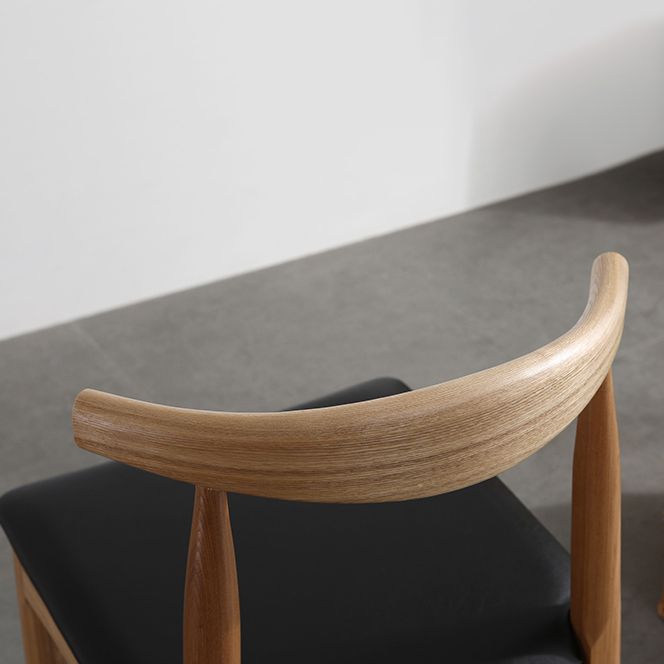 Silla lateral escandinava con respaldo abierto Silla de comedor tapizada con acabado mate
