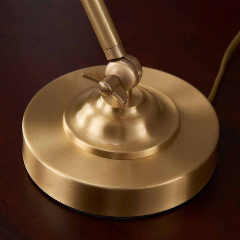 Lámpara de mesa nocturna sombreada de metal Luz de mesa de cobre contemporánea para dormitorio