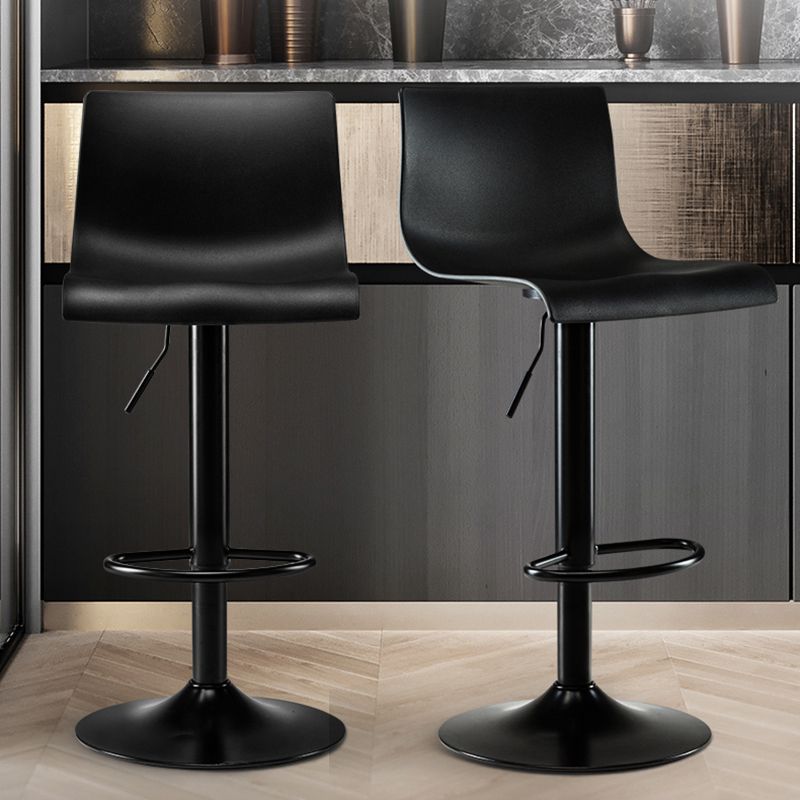 Moderne plastic stoelen Barstool Roterende tillend metalen barkruk voor binnen