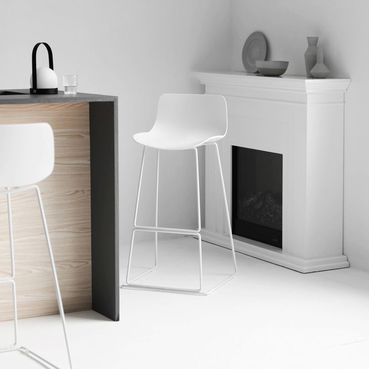 Modern Metal Plastic Bar Stools Indoor Barstool with Iron Legs and Low Back