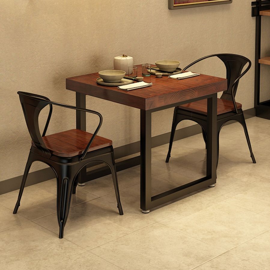 Mesa de comedor industrial de madera, mesa cuadrada marrón con base de trineo para comedor