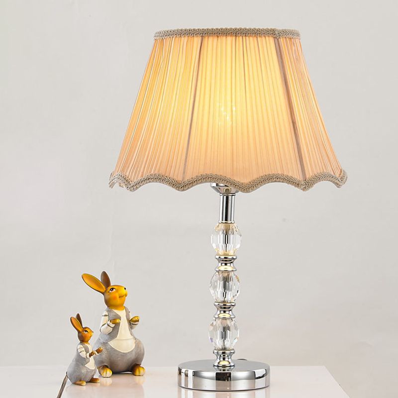 Tavolo da letto a 1 tratto da letto leggero minimalismo lampada da comodino beige con tonalità in tessuto a campana