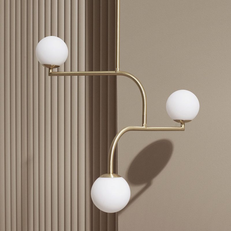 3 Lichter im Innenhänge Kronleuchter Licht mit globalem weißen Glasschatten Moderne Gold Finish -Anhängerlampe