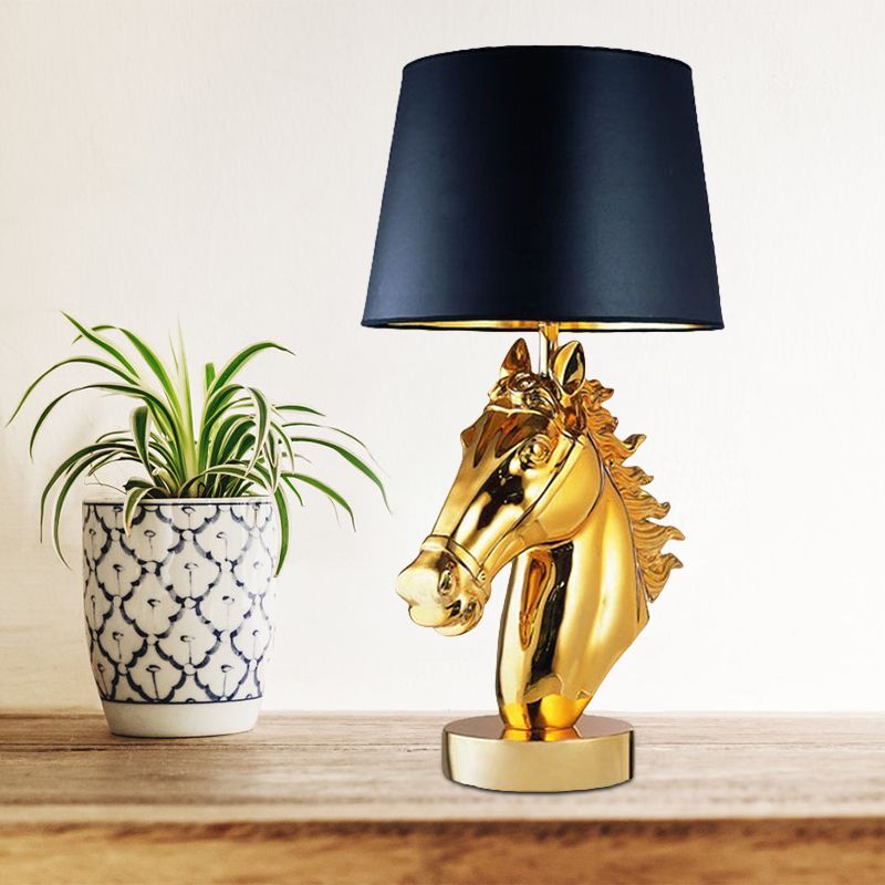 Gepolijst goud/zwarte roskop nachtlichte boerderijhars 1-lichte nachtkastje lamp met taps toelopende schaduw
