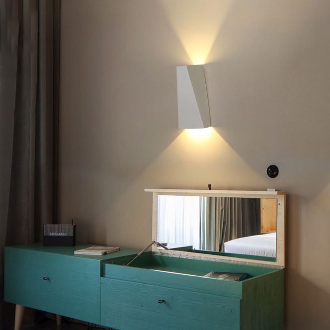 Contemporary LED Wall Lamp Minimalist Wall Light Sconce for Bedroom