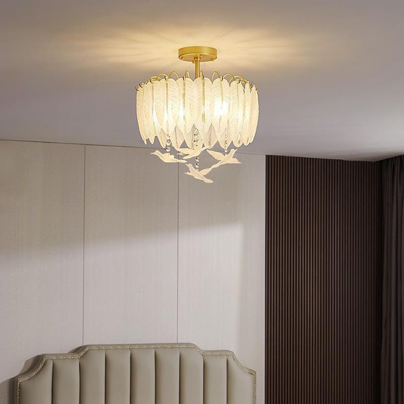 Luminaire monté au plafond en plumes simples, chambre à coucher en verre, proche du plafonnier en or