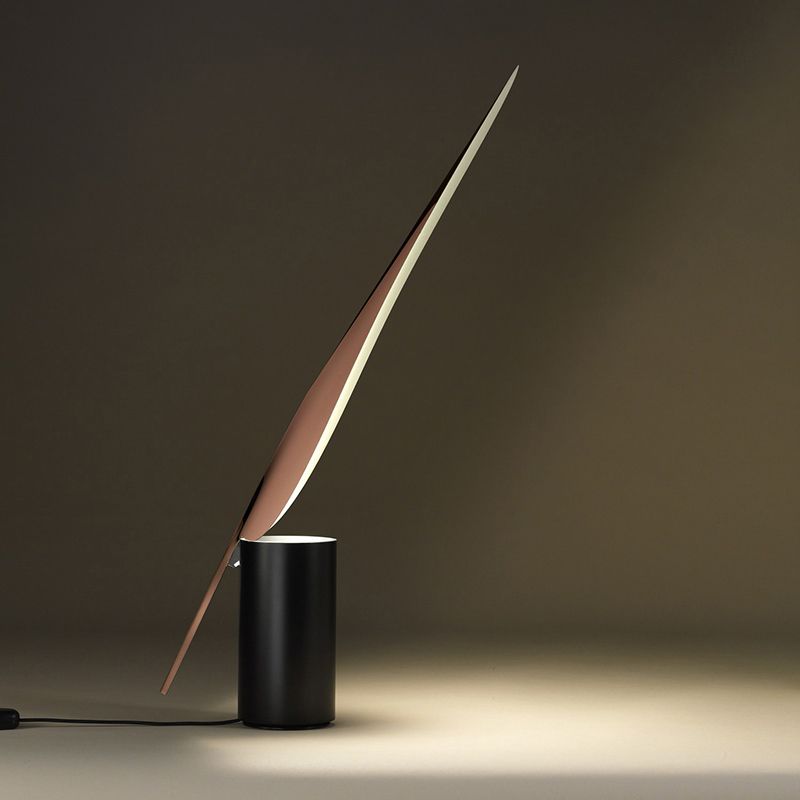 Lampada da tavolo a forma di foglia Lampada da notte artistica in metallo a 1 lampadina con base tubolare