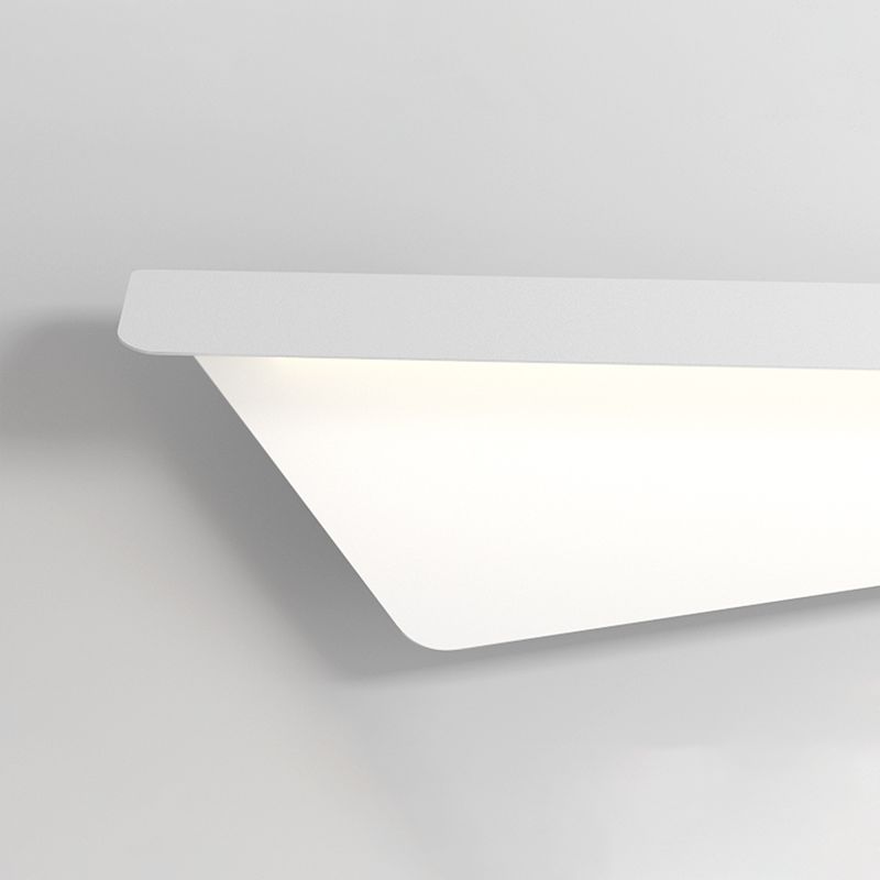 Metal Linear Shape Wall Light Modern Style 1-Light Wall Mounted Light Fixture in White