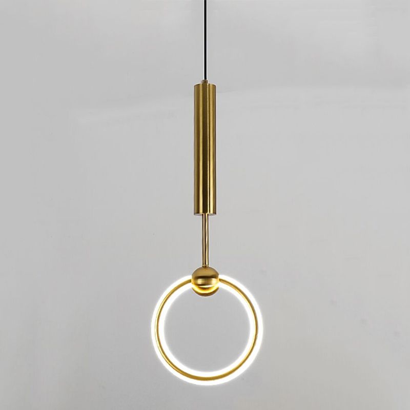 Luminaires suspendus linéaires en métal