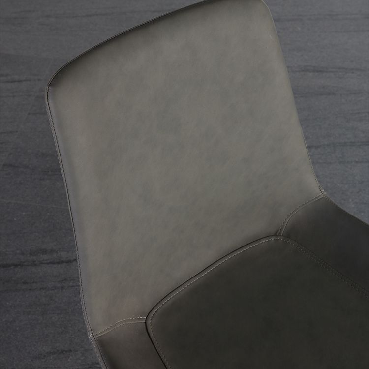 Sillas de comedor de cuero estilo moderno con respaldo macizo y 4 patas negras (juego de 2)