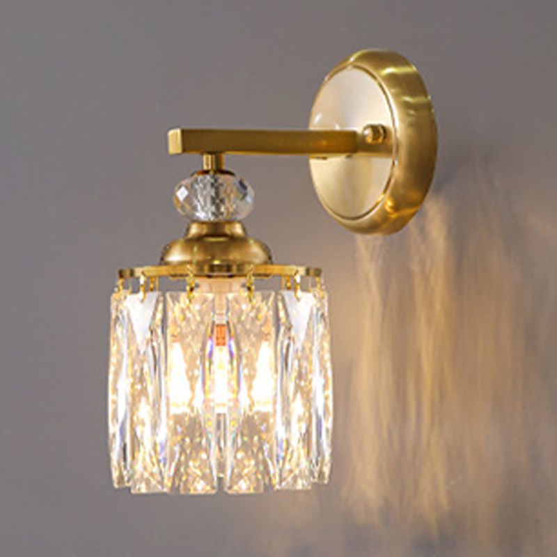 Geometrischer Schatten Einleichter Wandleuchter moderner Kristallwandmontage Leuchte in Messing