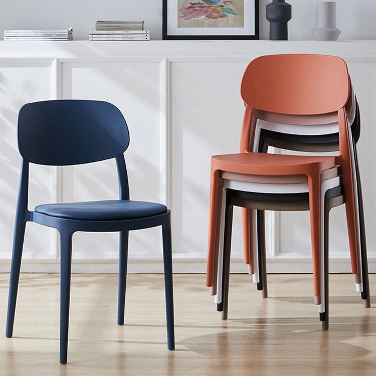 Silla lateral escandinava de plástico para sala de estar, silla de comedor con parte trasera abierta y acabado mate