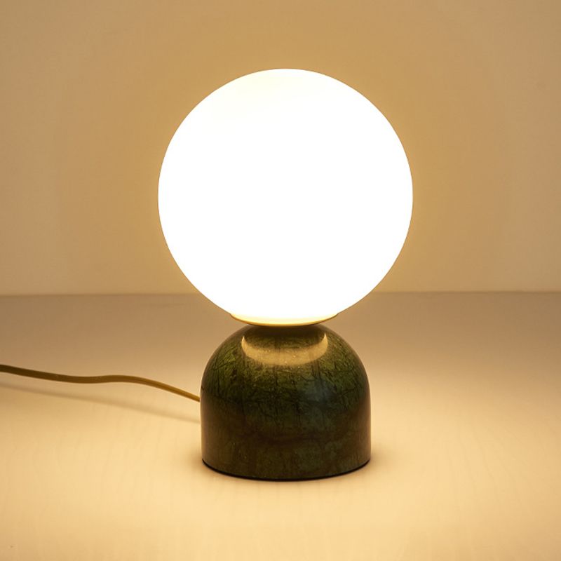 Lámpara de mesa de globo de vidrio en el estilo artístico moderno Luz de mesa de mármol para el dormitorio