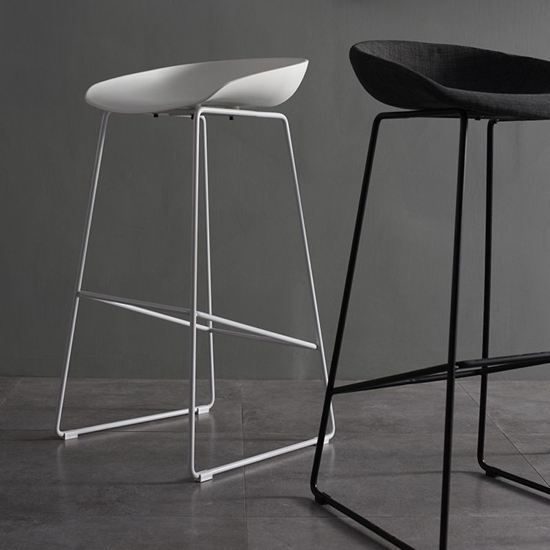 Industrial Low Back Bar Stool Metal Bar Stools in Black for Home Use