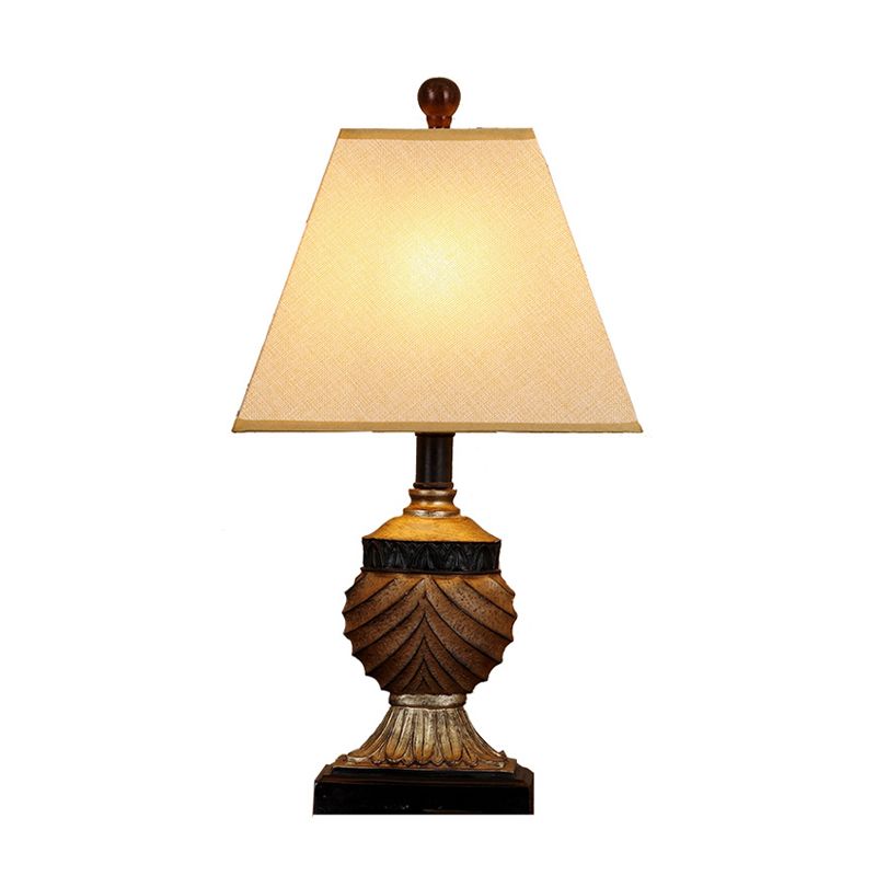 Lampe de table de base en forme d'urne 1 lampe de nuit en résine de tête en marron à l'ombre en tissu conique